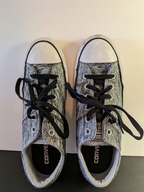 Converse Low Top Sneakers With Padded Tongue And Ankle Sz 9